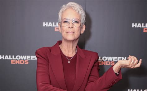 Jamie Lee Curtis Explains Why She Was Embarrassed By Her。